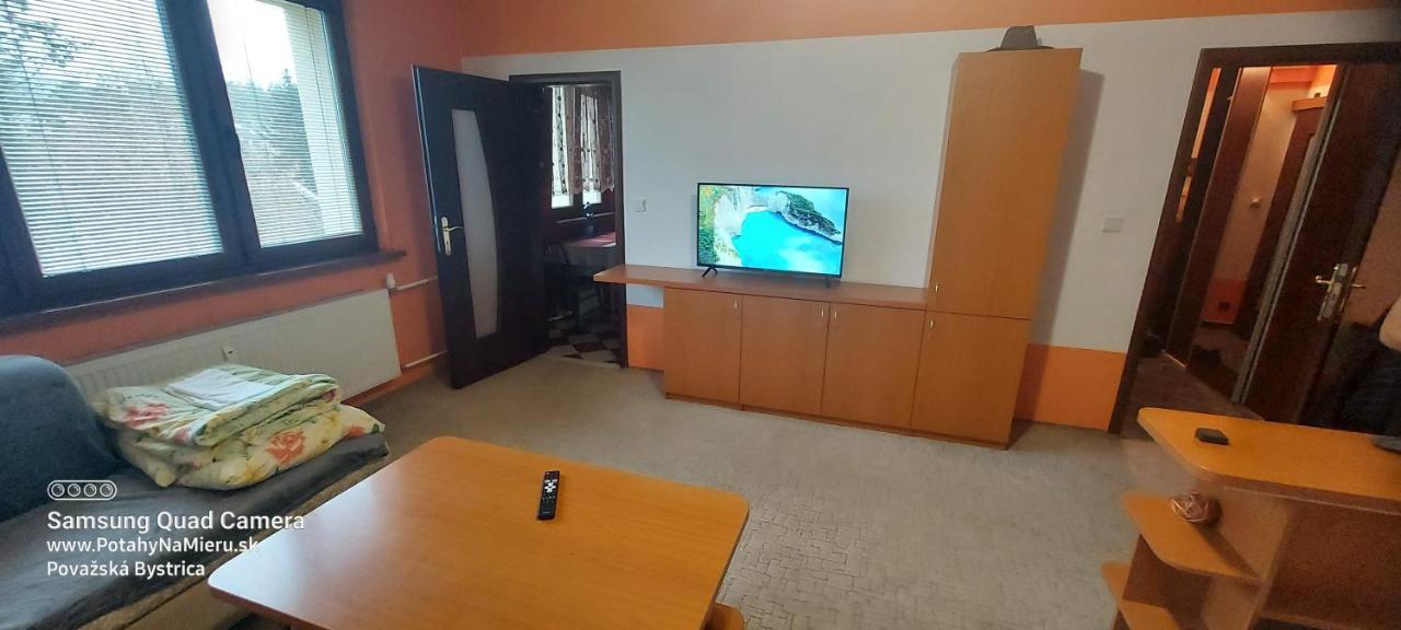 Wolf Apartman Pokojne Ubytovanie V Povazskej Bystrici Ticha Lokalita S Parkovanim Vsade Blizko Vhodne Pre Pracovne Cesty Turistiku Aj Oddych Plne Vybavena Kuchyna Považská Bystrica 외부 사진